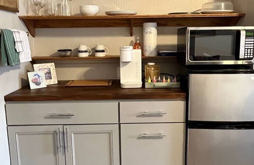 Ligonier Apartment | Spacious Suite W/Kitchenette