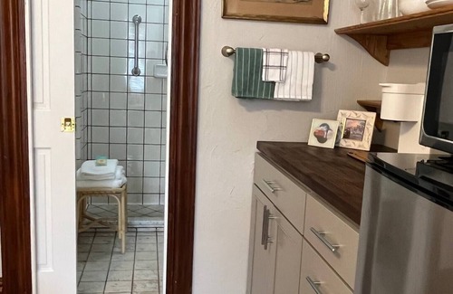 Ligonier Apartment | Spacious Suite W/Kitchenette