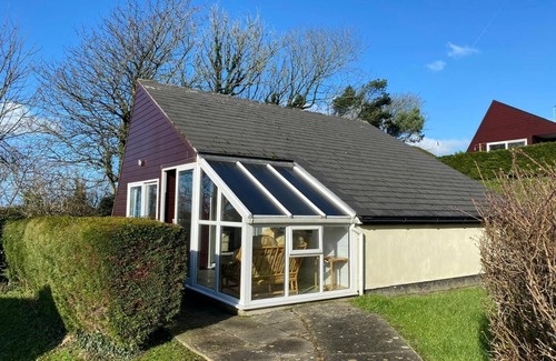 Kilkhampton House | Spacious, Sun-filled, Detached Cabin in a Peaceful Corner of Cornwall