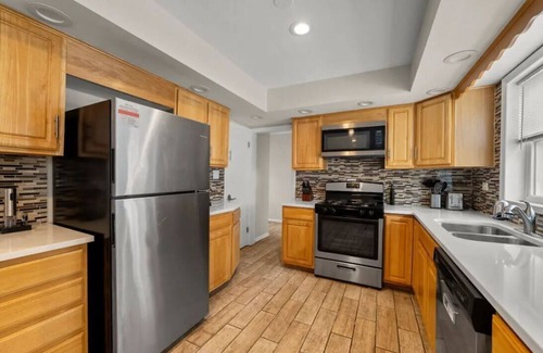 Forestview Apartment | Spacious, Sunny and Clean Apartment 25 min from Downtown Chicago