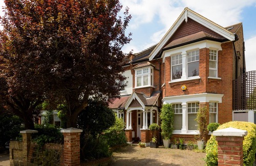 Walpole House | Spacious SuperKing Bedroom with Ensuite Bathroom in Beautiful Victorian House