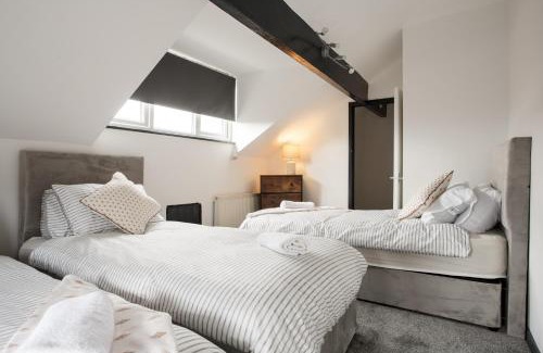 Leeds Apartment | Spacious Three-Bedroom Apartment in Leeds