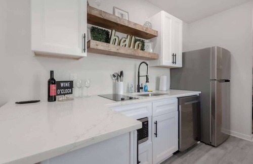 Browns Mill Park Apartment | Spacious Tiny Home By Airport-Free Prkng-Fast WiFi