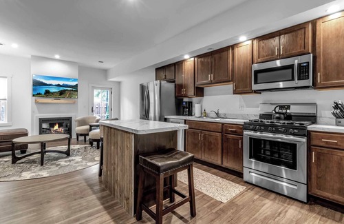 Ellicottville House | Spacious Townhome with Fireplace