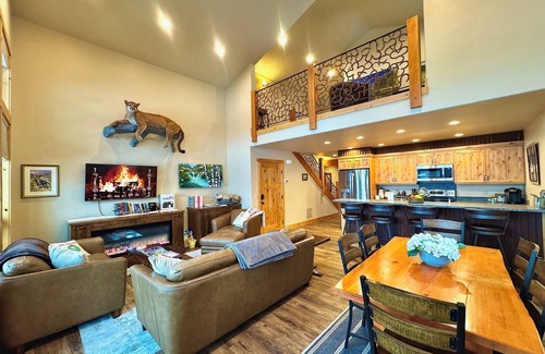 Bigfork House | Spacious Townhome w/4 King Suites near Clubhouse
