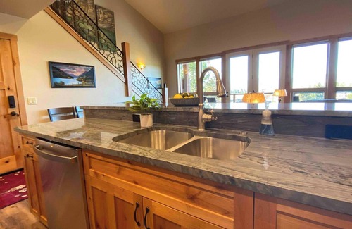 Bigfork House | Spacious Townhome w/4 King Suites near Clubhouse