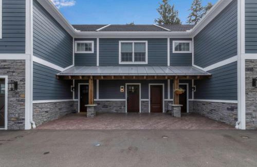 Ellicottville House | Spacious Townhome with Fireplace