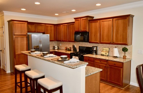 Cumming House | Spacious Townhouse w/Oversized Master BD near Halcyon - Great for Families