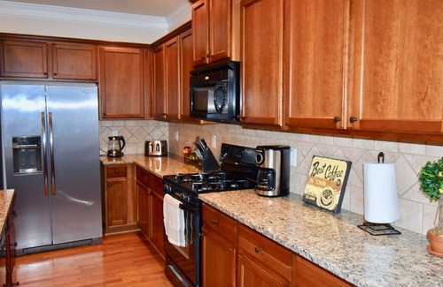 Cumming House | Spacious Townhouse w/Oversized Master BD near Halcyon - Great for Families