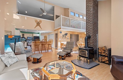 Naples House | Spacious Trickey Moose Family Retreat - Woodstove, Firepit, Kayaks, Water Access