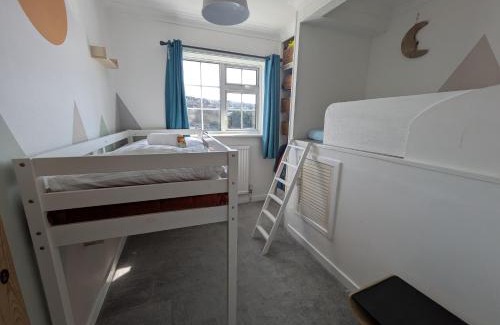 Brighton Apartment | Spacious Unique Brighton Home FREE Parking