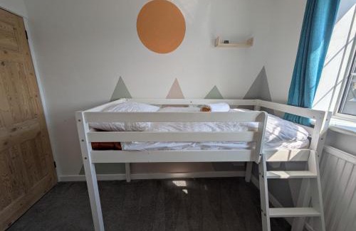 Brighton Apartment | Spacious Unique Brighton Home FREE Parking