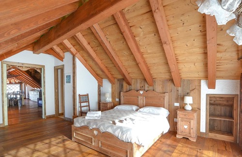 Ovaro Apartment | Spacious vacation apartment with mountain panorama in a quiet location.