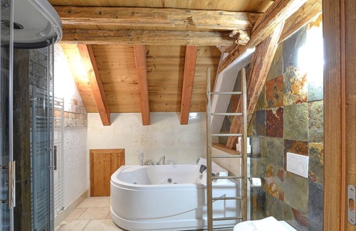 Ovaro Apartment | Spacious vacation apartment with mountain panorama in a quiet location.