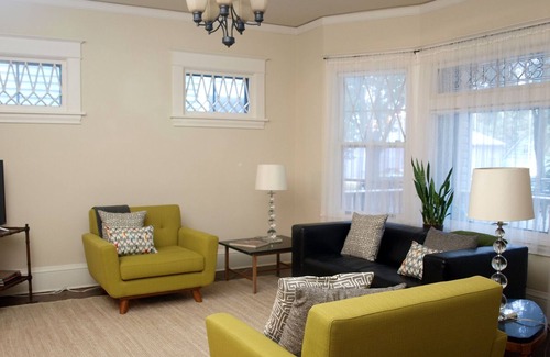 Summit - University Apartment | Spacious Victorian in Cathedral Hill