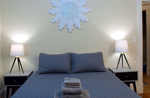 Summit - University Apartment | Spacious Victorian in Cathedral Hill