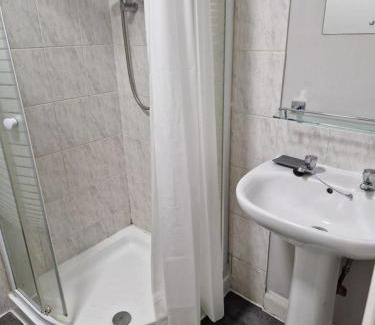 Doncaster House | Spacious Victorian Studio Flat