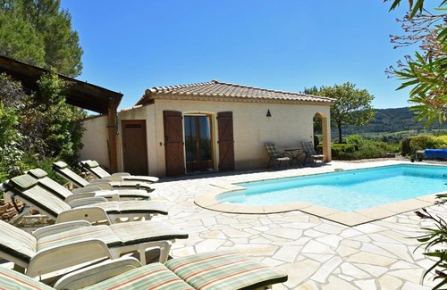 Beaufort Villa | Spacious Villa in Beaufort with Pool