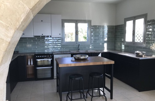Plaka Villa | Spacious villa with private pool
