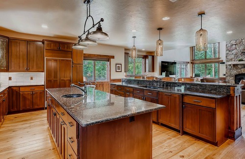 Christie Heights House | Spacious w/Mtn Views + Hot Tub + Close to Nordic Trails - Mountain Memories