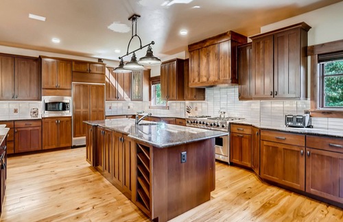 Christie Heights House | Spacious w/Mtn Views + Hot Tub + Close to Nordic Trails - Mountain Memories