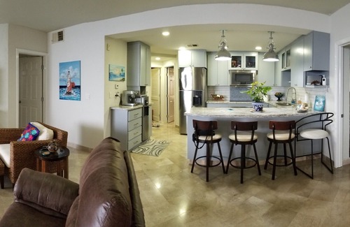 Zona Hotelera Norte Condo | Spacious Waterfront Condo with amazing Sunset Views, 3bed/2bath North Hotel Zone
