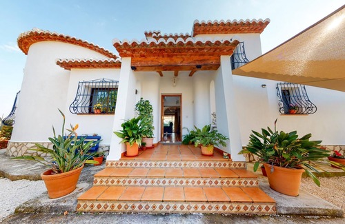 Montgo de Toscamar House | Spacious well-equipped villa with A/C, pool, open mountain views for 6 people, quiet area.