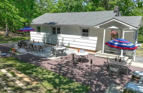 Westtown House | Spacious Westtown Home, Firepit, Up to 10 Guestnn