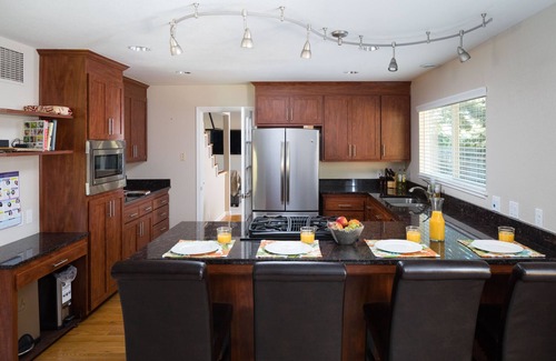 Kenwood House | Spacious Wine Country Retreat - perfect for indoor/outdoor getaways