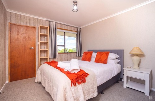 Dinsdale House | Spacious with fabulous views overlooking the city