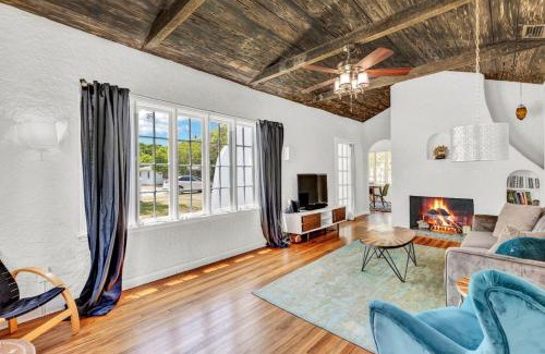 Kingston House | Spanish Beach Bungalow 4br 2bath
