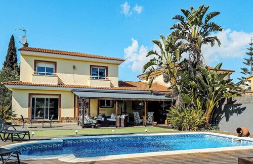 Can Trabal House | Spanish Experience, Villa & Pool