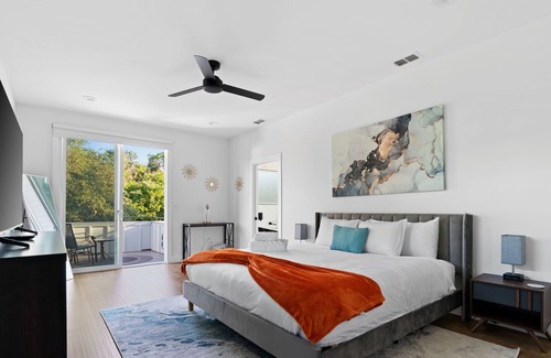 Rosewood House | ~Sparkling New Home~ Pool & Perfection 2M to DT!