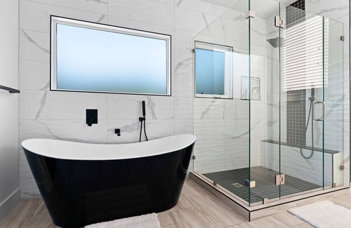 Rosewood House | ~Sparkling New Home~ Pool & Perfection 2M to DT!