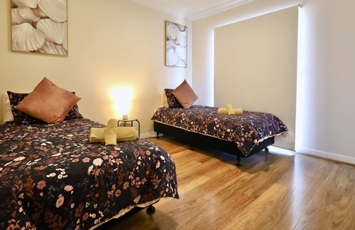 Midland Apartment | Sparkling New Quality - Midland - family perfect sleeps 4