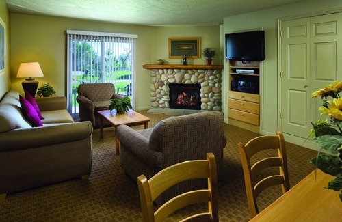 Harbor Village Resort | Sparkling sapphire lake!