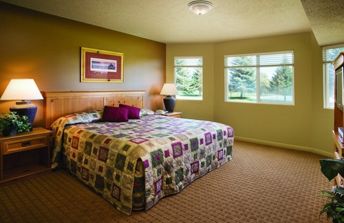 Harbor Village Resort | Sparkling sapphire lake!