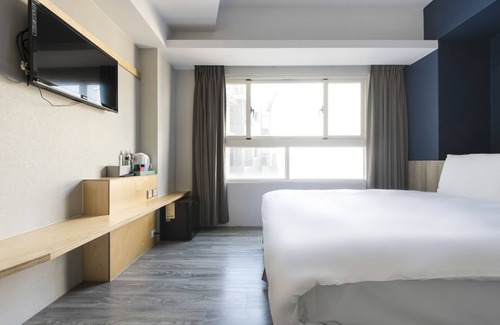 Central District Hotel | Sparrow Hotel