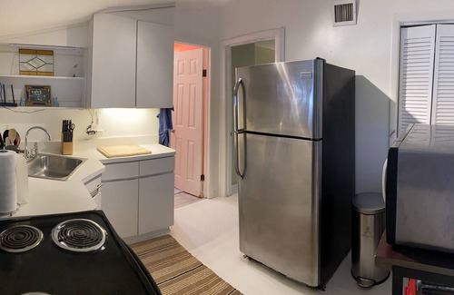 Coconut Grove Cottage | 🐕‍🦺❤️SPECIAL PROMO Romantic Beautiful Cottage in idyllic GROVE neighborhood