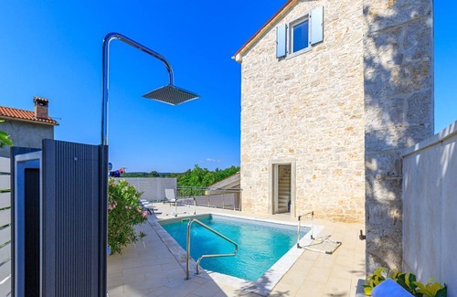 Farini Cottage | Special stone, modernly decorated villa in Visnjan, 10 km from the sea