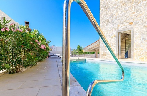 Farini Cottage | Special stone, modernly decorated villa in Visnjan, 10 km from the sea