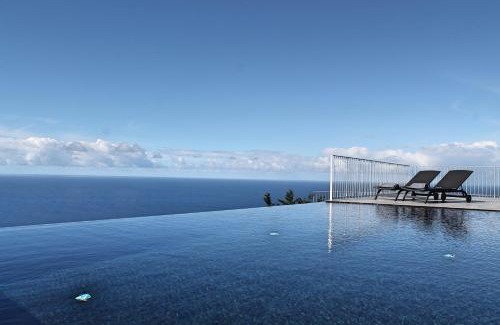 Estreito da Calheta Villa | Spectacular Calheta Villa Villa Cliffscape 3 Bedrooms Panoramic Sea Views Well-Furnished In