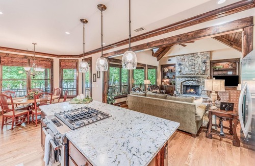 Reed Creek House | Spectacular Lake Home Gated Upscale Neighborhood Very Beautiful Setting