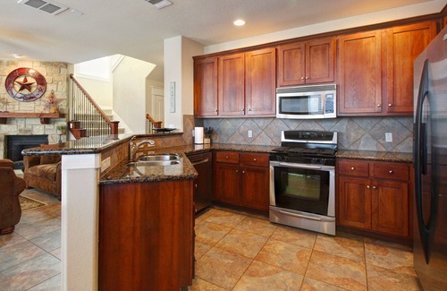 Jonestown House | Spectacular Lake Travis Views! Resort Lifestyle, 4 Pools, Grill, Gym, Trails