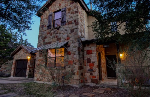 Jonestown House | Spectacular Lake Travis Views! Resort Lifestyle, 4 Pools, Grill, Gym, Trails