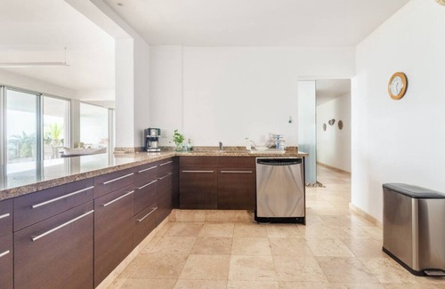 Puerto Marques House | Spectacular oceanfront apartment, ideal for families and friends!