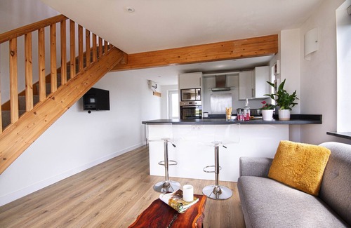 Porthtowan Apartment | Spectacular one bedroom apartment , incredible coastal views, walk to the beach