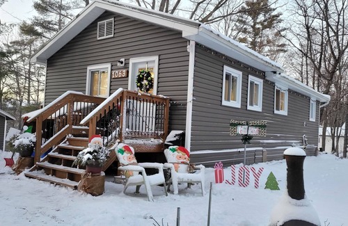 Washago Cottage | Spectacular Riverfront Cottage + Bunkie on Gravenhurst. Pet friendly