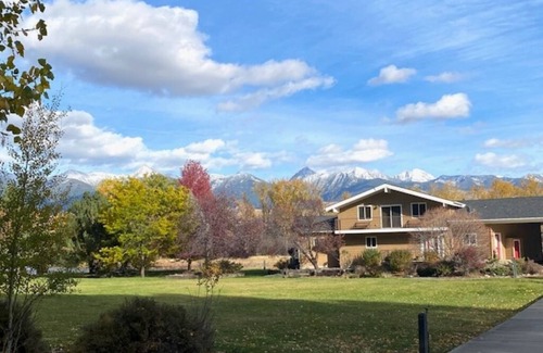 Salmon Cottage | Spectacular Riverfront guest house with unparalleled river & mountain views!