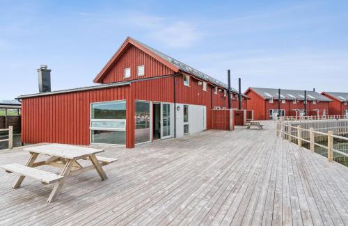 Vestvagøy House | Spectacular Waterfront Fishermans Cabin - Rorbu